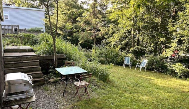 The Halifax Pad - Hot Tub & Free Parking.