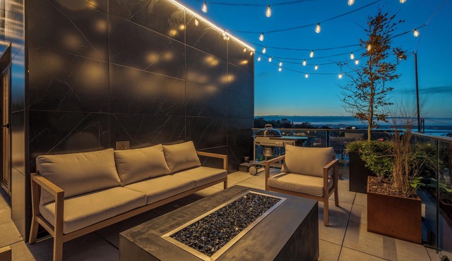 The Halifax Rooftop Home (Furnished)