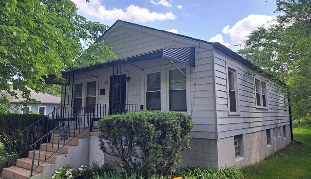 The Hamilton Hideaway at Lake Street Beach