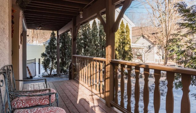 The Hamlet Hummingbird House Lake Hike Ski