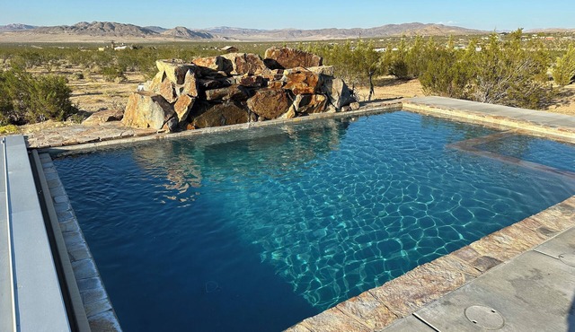 The Hammer House In Ground Pool/Jacuzzi + Garage & WiFi in Johnson Valley, CA