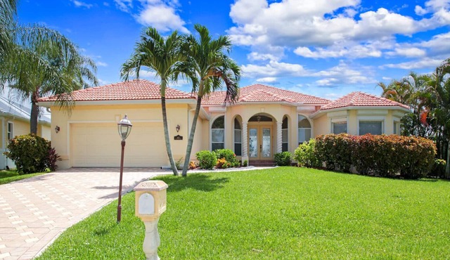 The Hammock - Beautiful waterfront 4 bedroom home with heated pool