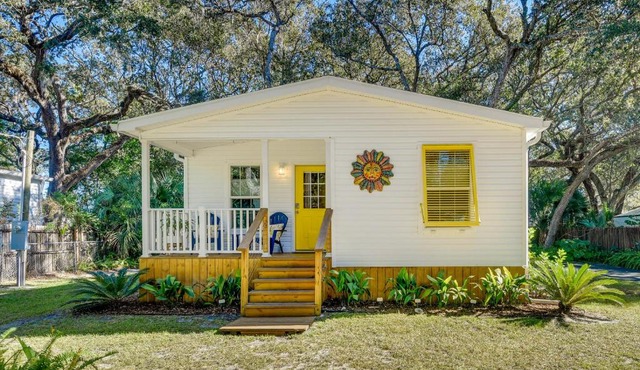 The Hammock Cottage with Fire Pit Less Than 1 Mi to Beach!
