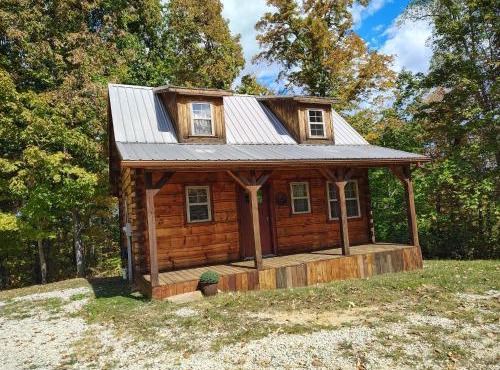 The Hampton - An Amish Built Deluxe Log Cabin