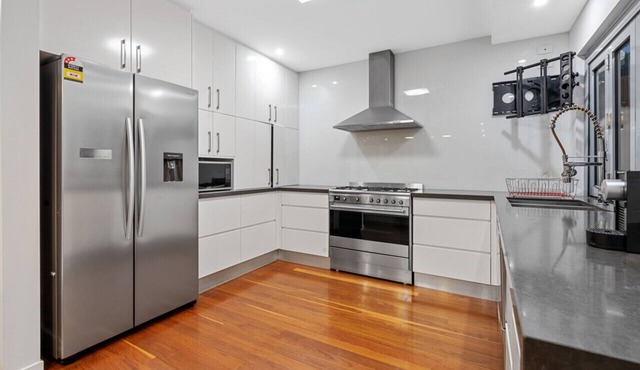 The Hampton Retreat - 6BR 16 Guest Pet Friendly House