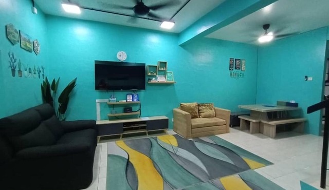 The Handz House II with WIFI - For family or same gender only