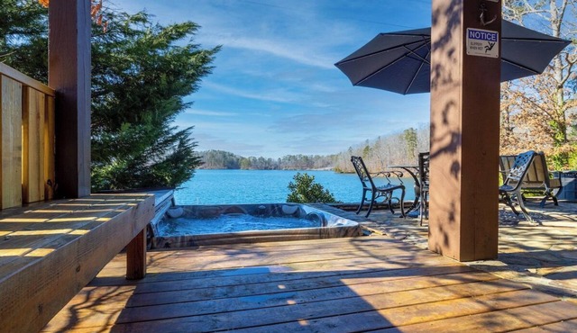 The Hangout at Lake Keowee with Hot Tub & Doc…