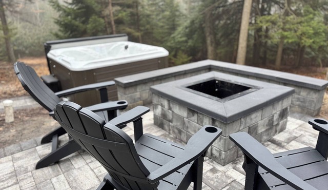 The Hangout Haven - theater, pickleball, ping pong, hot tub, karaoke, games