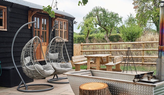 The Hangout Hut - Luxury Cottages