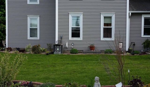 The Hansen House Is Large Open Suite That Sleeps 12. Near Kickapoo River.