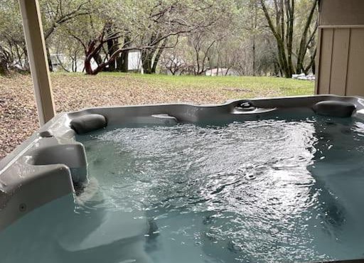 The Happy Cabin w/hot tub