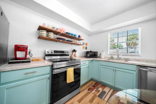 The Happy Haven - Near Manatee Tours - Pet Friendly