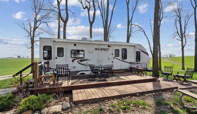 The Happy Hornet Camper Rental on Campsite