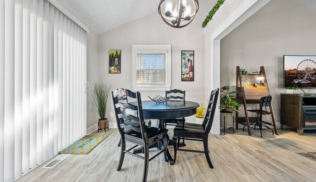 The Happy Place: 3BR in Quiet Neighborhood