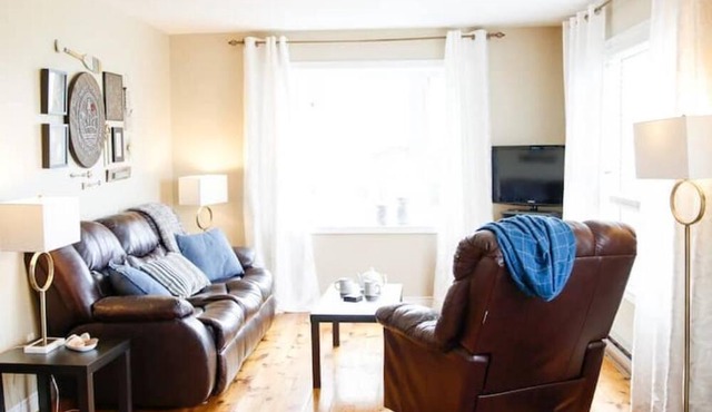 The Happy Place -Water front Double Living Space