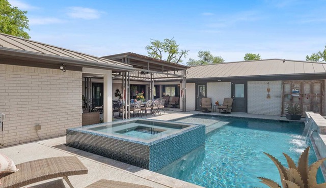 The Harbor House | Swimming Pool | Walking to HSB Resort | Hot Tub