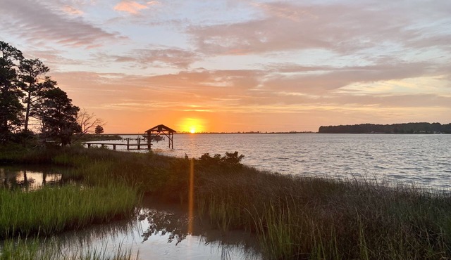 The Harbor House - Waterfront Home with Private Pier & Amazing Views!