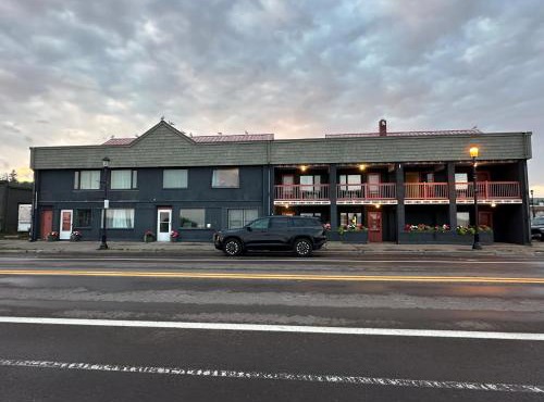 The Harbor Inn