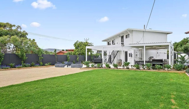 The HardyOne ~ Aldinga Beach - Stunning Abode in Serene Silver Sands