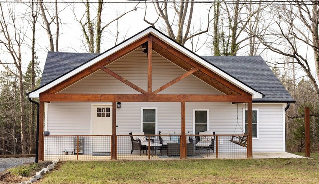 The Harmony House, 5 miles from Lake James