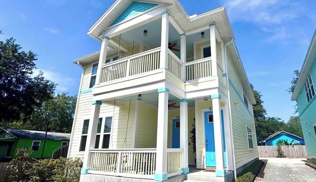 The Harmony Suite, Near UF/Dtown