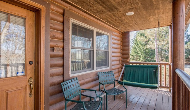 The Harmony Suite is a private cabin suite at Heartland Country Resort