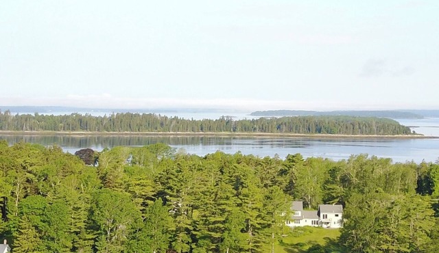 The Harpswell House-1.6 Acres Waterfront, SunRise, Big Yards, Classic & Luxury