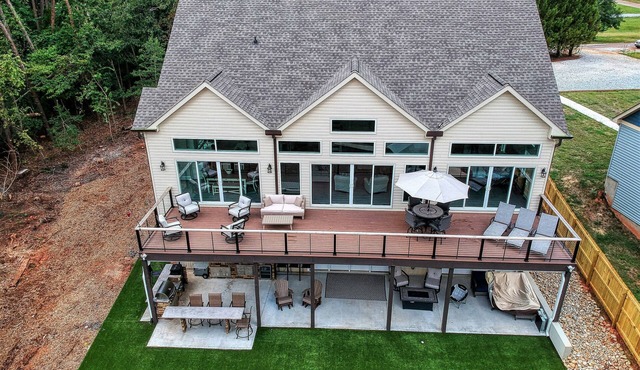 The Hartwell Landing -Lake Hartwell, SC Waterfront Luxury Home Sleeps up to 29