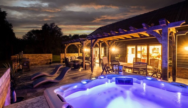 The Hatchery - Four Bedroom House, Sleeps 8