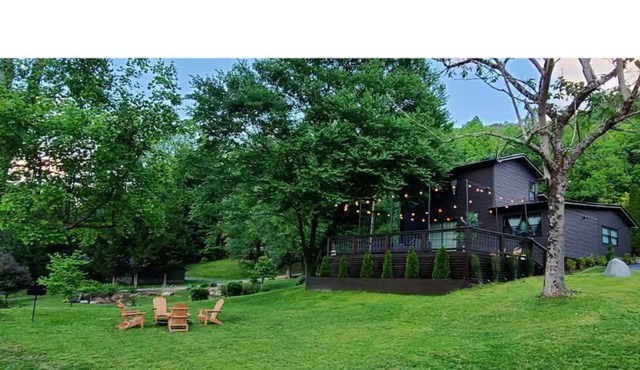 The Haven at Lake Fontana 3-Bedroom Luxury Villa with Large Entertainment Deck