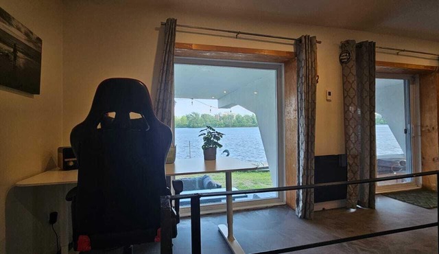 The Haven Loft, with free parking. Pet-Friendly!