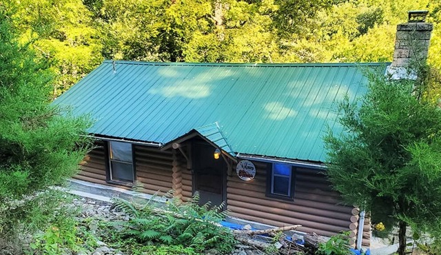 THE HAVEN, Log cabin in the woods minutes from downtown Madison. Whole House