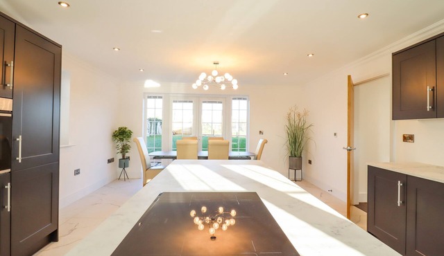 THE HAVEN, pet friendly, with a garden in Burwell, Cambridgeshire