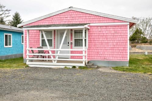 The Hawaiian Cottage 2-Bed by the Sea w fireplace