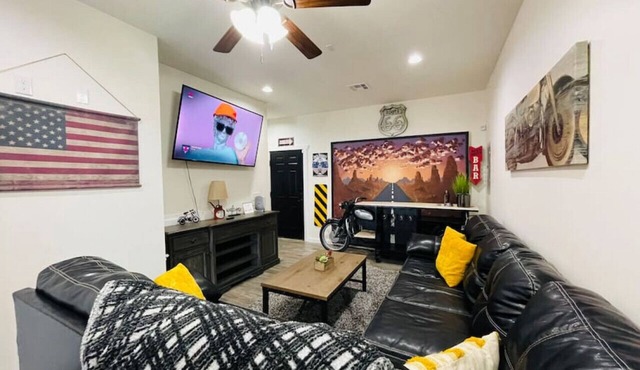 The Hawg House:Motorcycle Themed & Waterfront