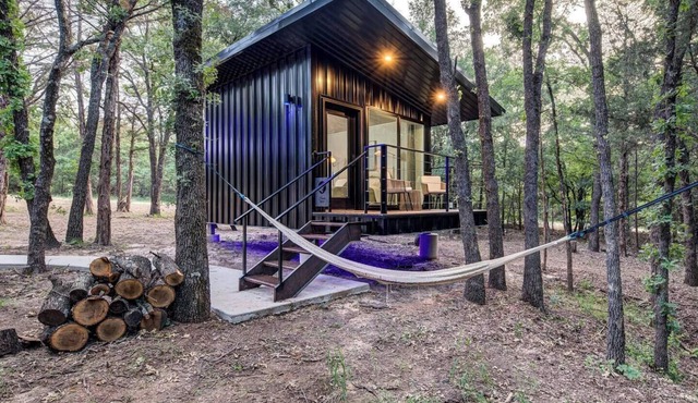The Hawk’s Nest |Peaceful Tiny Cabin w/Pickleball