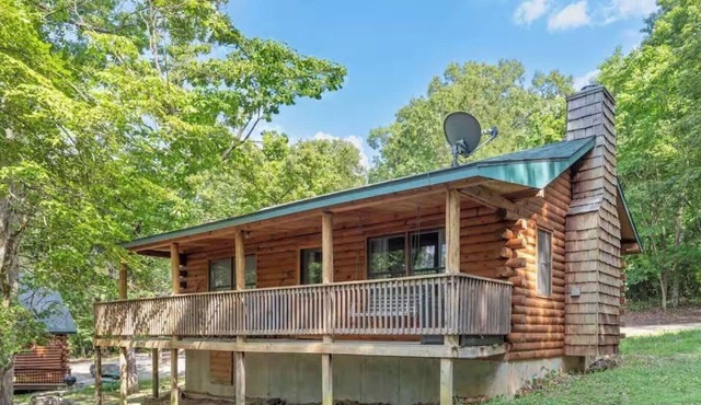 The Hawthorn on Table Rock Lake; 2 Bedroom Cabin with Pool, Hot Tub & Dock