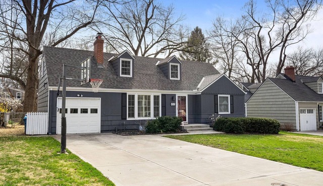 The Hawthorn - Walkable to PV shops + Pet Friendly!