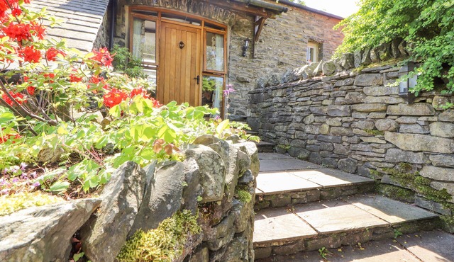 THE HAY LOFT, character holiday cottage, with open fire in Kendal