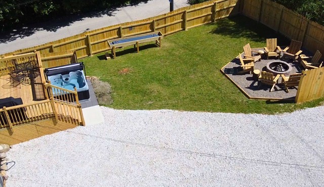 "The Hay Loft" - Hot Tub - Game Room - Fire Pit - Office - Family FUN