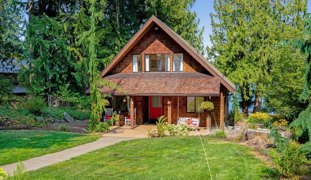 The Hayes Cabin In The Cove | Lakeside house in Olympia with beach access