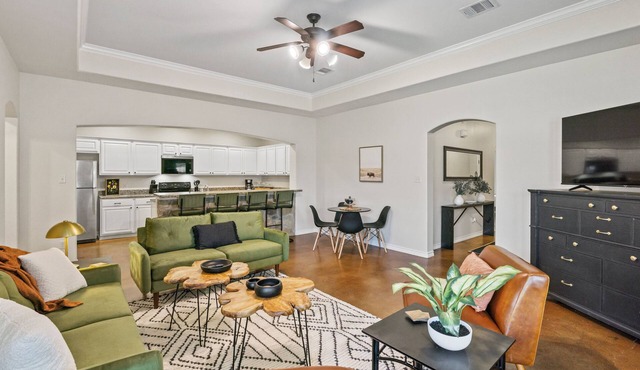 The Hayes House is perfect for Game Days, Family Visits & Getaways.