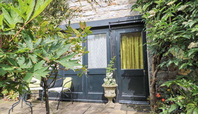 THE HAYLOFT, character holiday cottage, with a garden in Cloughton