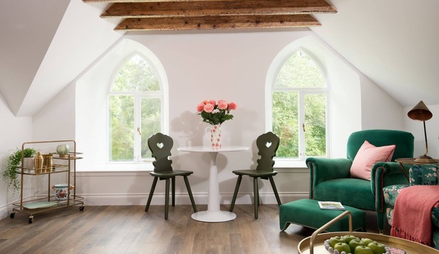 The Hayloft, Kailzie - sleeping 2 guests in one bedroom