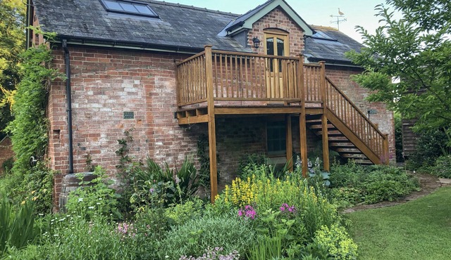 THE HAYLOFT, romantic, with a garden in Bishop's Frome