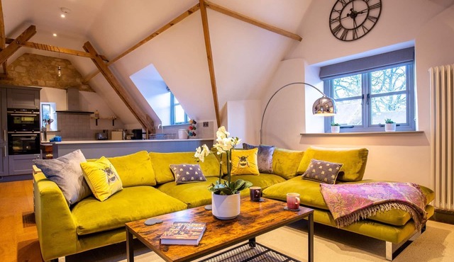 The Hayloft - sleeps 6 guests in 3 bedrooms