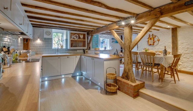 The Hayloft - Two Bedroom House, Sleeps 4