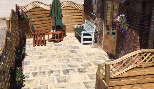 THE HAYLOFT, with a garden in Husthwaite