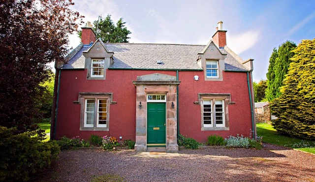The Head Gardener's Cottage Dunbar including hot tub