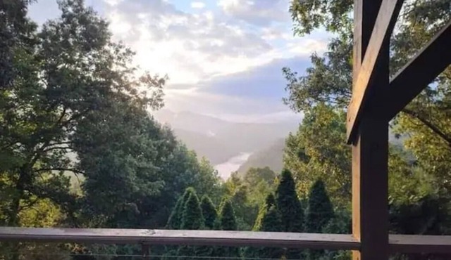 THE HEAD REST at Deals Gap, Tail of the Dragon Mountain Retreat!